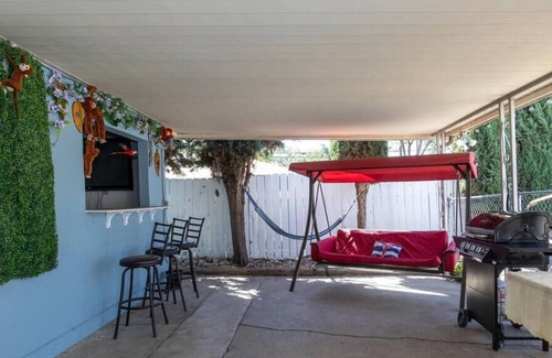 Riverside House | 4 Bed Home with Pool, Bar Area and Gym equipment