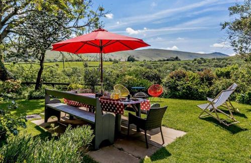 Brecon House | 4 Bed in Cantref BN107