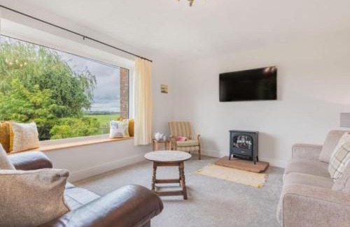 Penrith House | 4 Bed in Penrith SZ606