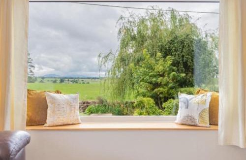 Penrith House | 4 Bed in Penrith SZ606