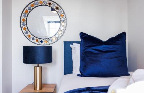 Brunel House | 4 Bed Townhouse in Uxbridge Ideal For Families or Contractors By AV Stays Short Lets