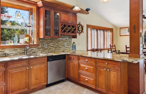 Culloden Shores House | 4 bedroom 2.5 bath AC,Decks Pvt Beach,HotTub Seasonal FirePitn 1-Week Min Summer