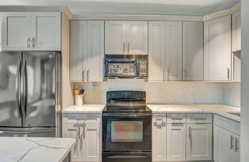 Englewood Park House | 4 Bedroom 2 Bath Pet-Friendly Pool Home Orlando Airport