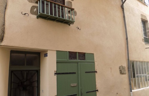 Confolens House | 4 bedroom, 2 bathroom, medieval house in the heart of Confolens