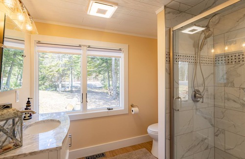 Michigan House | 4-bedroom 3 bath Lake Superior Home 50ft from waters edge