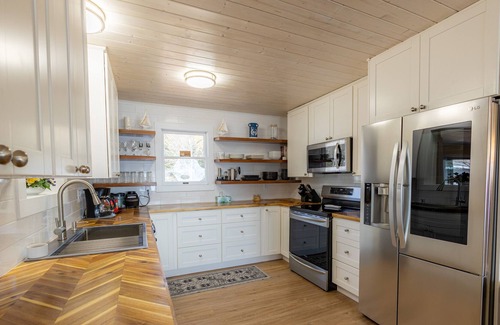 Michigan House | 4-bedroom 3 bath Lake Superior Home 50ft from waters edge