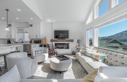 Okanagan-Similkameen House | 4 bedroom, 4 Bathroom on the LakenEnjoy Beach in Summer, Ski in Winter