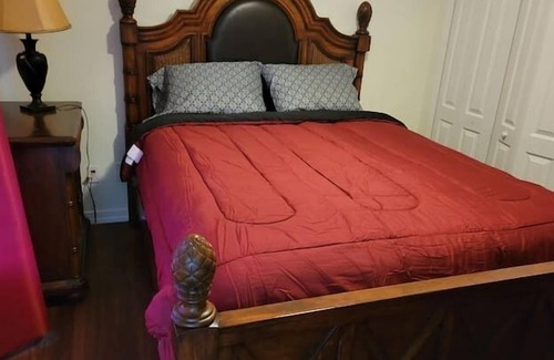 Sunshine Apartment | 4 Bedroom 660042 by Houzlet