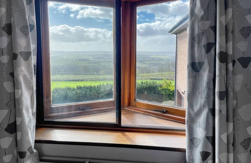 Llanelli Cottage | 4 bedroom accommodation in Felinfoel, near Kidwelly