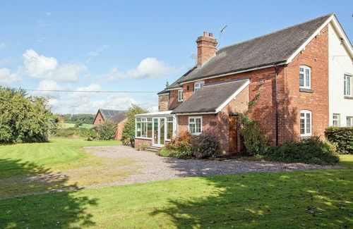 Sugnall Cottage | 4 bedroom accommodation in Chatcull, near Eccleshall
