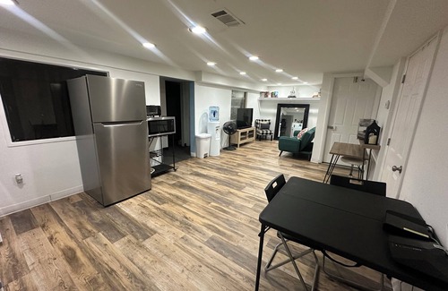 Bridgeport Apartment | 4-bedroom apartment in delightful Bridgeport with AC