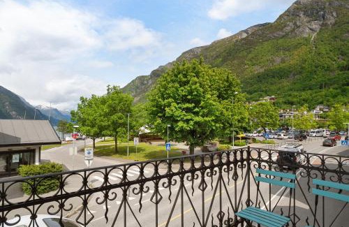 Odda Apartment | 4-Bedroom Apartment with Balcony