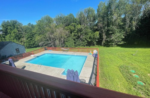 Sussex House | 4 Bedroom Autumn Retreat- Vineyards & Golf Nearby