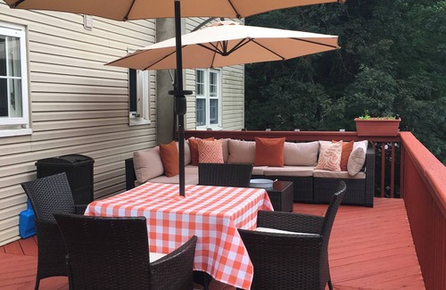 Sussex House | 4 Bedroom Autumn Retreat- Vineyards & Golf Nearby