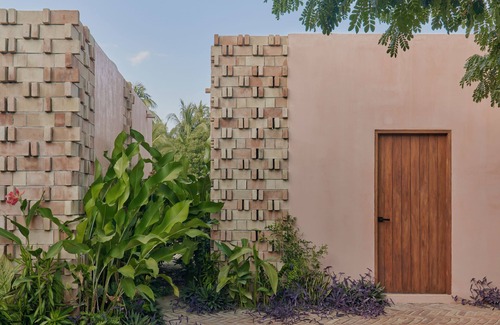Santa Maria Colotepec House | 4 bedroom beach house with pool in a quite area - Full service