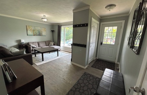 Peterborough House | 4-bedroom bungalow in tranquil Peterborough with AC, and putting green