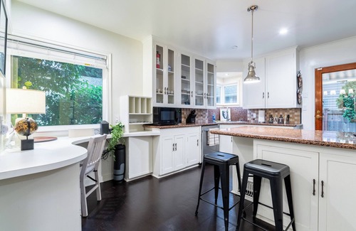 Lake City House | 4 bedroom bungalow with lakeview in Seattle