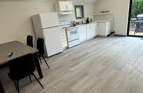 Innisfil Cabin | 4 Bedroom Cottage #2: Innisfil Resort