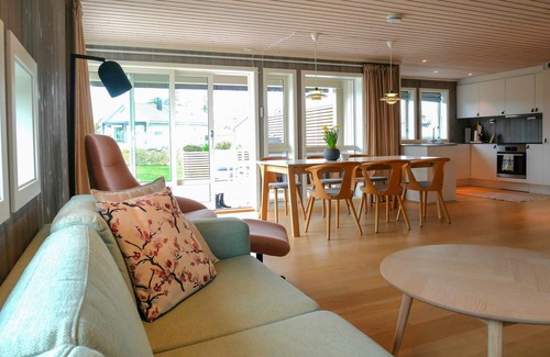 Arendal House | 4 bedroom cozy home in Færvik