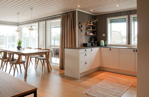 Arendal House | 4 bedroom cozy home in Færvik
