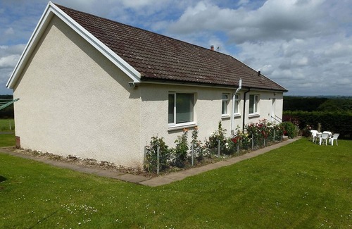 Ayr House | 4 bedroom Farm Bungalow In Ayrshire Countryside With Big Garden & Beautiful View