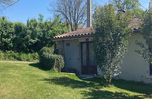 Brie-sous-Barbezieux Cottage | 4-bedroom cottage in serene Brie-sous-Barbezieux with WiFi