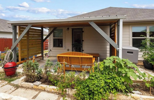 Kyle House | 4 Bedroom Garden Oasis: Float the river, enjoy local live music, tour wineries