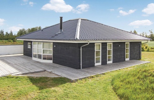 Skaven Strand House | 4 bedroom gorgeous home in Tarm