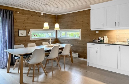 Vinje House | 4 bedroom gorgeous home in Edland