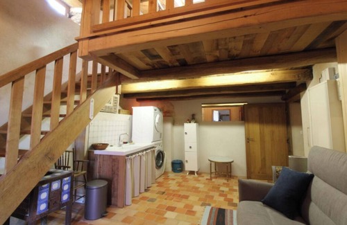 Saint-Bris-des-Bois House | 4-bedroom house for 8 people, sleeps up to 12 people