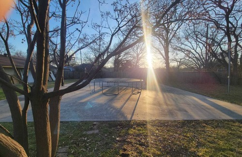 Irving House | 4-bedroom house Centrally located with a Game room, pool, Huge Backyard.