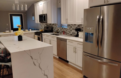 West Pullman Apartment | 4-bedroom house in brilliant Chicago with AC, WiFi. Enjoy your stay.