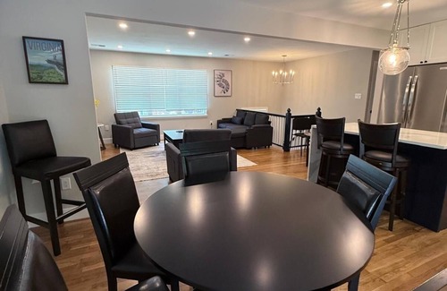 Neabsco House | 4-bedroom house in charming Woodbridge with WiFi, AC. Book now
