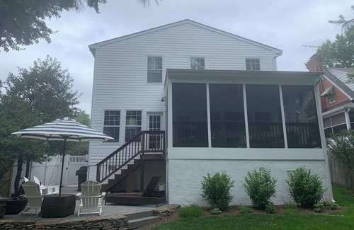 Yorktown House | 4-bedroom house in charming North Arlington with WiFi, AC. Book now