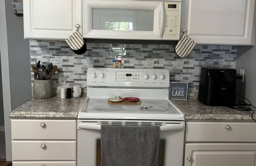Clarkson House | 4-bedroom house in fabulous Clarkson with AC, WiFi. Enjoy your stay