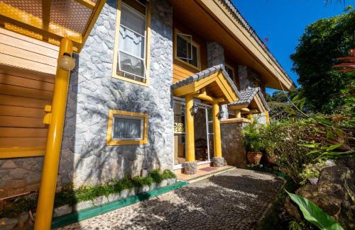 Baguio Villa | 4 Bedroom Log Cabin in Camp John Hay Baguio