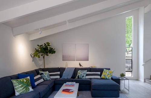 Upper Riviera House | 4 Bedroom Modern Oasis Surrounded by Oaks.
