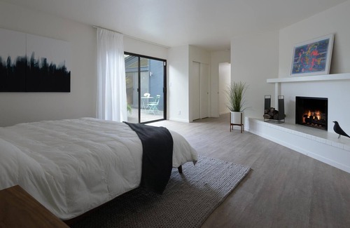 Upper Riviera House | 4 Bedroom Modern Oasis Surrounded by Oaks.