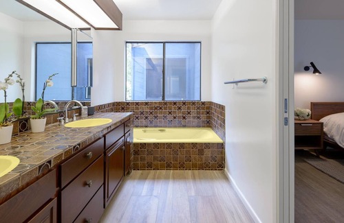 Upper Riviera House | 4 Bedroom Modern Oasis Surrounded by Oaks.
