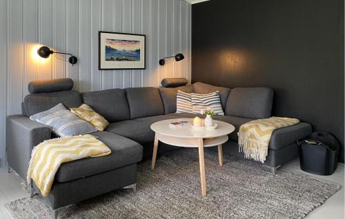 Vagsoy House | 4 Bedroom Nice Home In Deknepollen