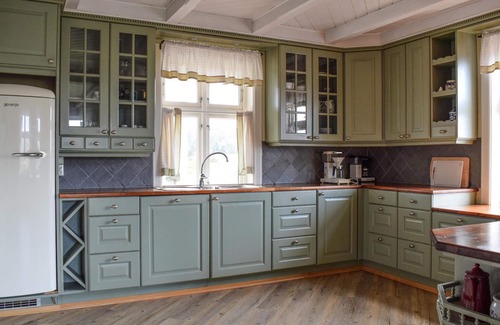 Selbjorn House | 4 bedroom nice home in Bekkjarvik