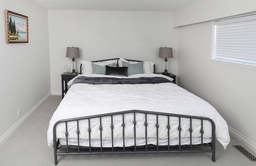 Maple Ridge House | 4 Bedroom on Acreage the heart of the city
