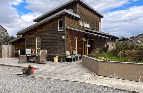 Hitra House | 4 bedroom stunning home in Melandsjø