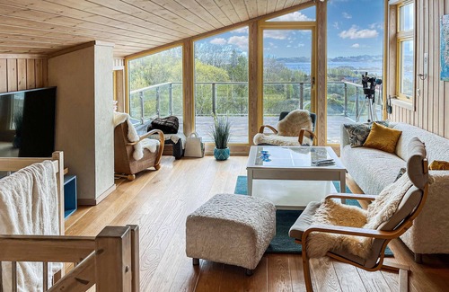 Hitra House | 4 bedroom stunning home in Melandsjø