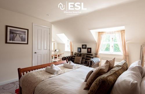 Shrewsbury House | 4 Bedroom Townhouse 10mins walk from Shrewsbury Town Centre with Parking