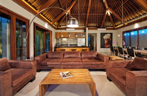 Batubelig Villa | 4-Bedroom Villa in Seminyak near Batu Belig Beach