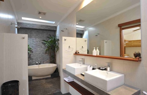 Umalas Villa | 4 Bedroom villa w/Breakfast, Seminyak