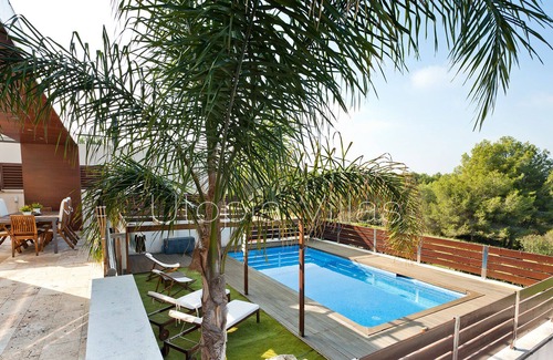 Sant Pere de Ribes Villa | 4 bedrooms full equiped villa up to 10 people 5mn from Sitges, Barcelona