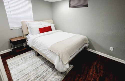 Dupont House | 4 bedrooms near DIA