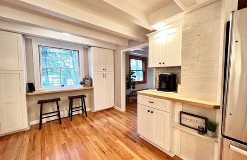 Tully House | 4 BR/2.5 BA Lake House | Pets OK | Fire Pit | Dock